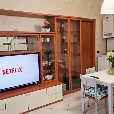 A 5 Minuti Metro M2 Milano Casa Nella Corte Lägenhet